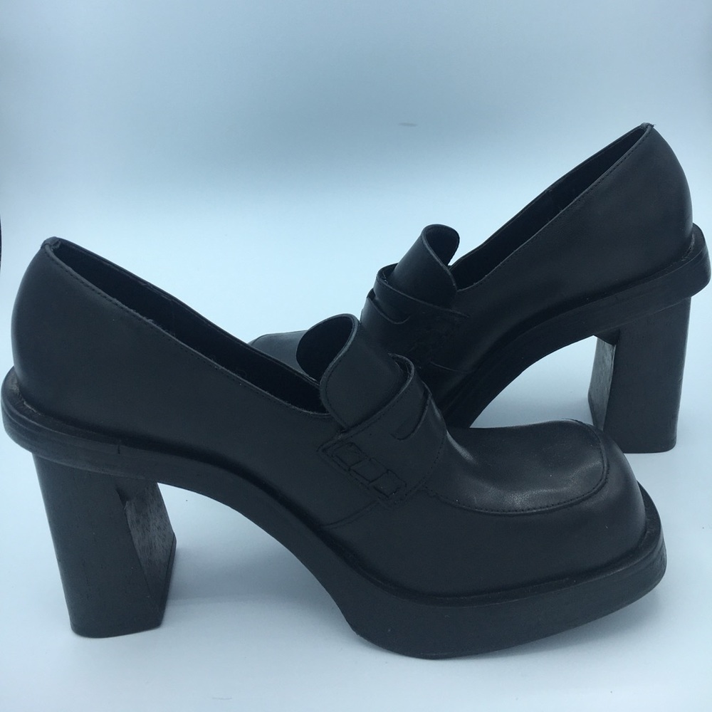 Heels - Picture 4 of 6